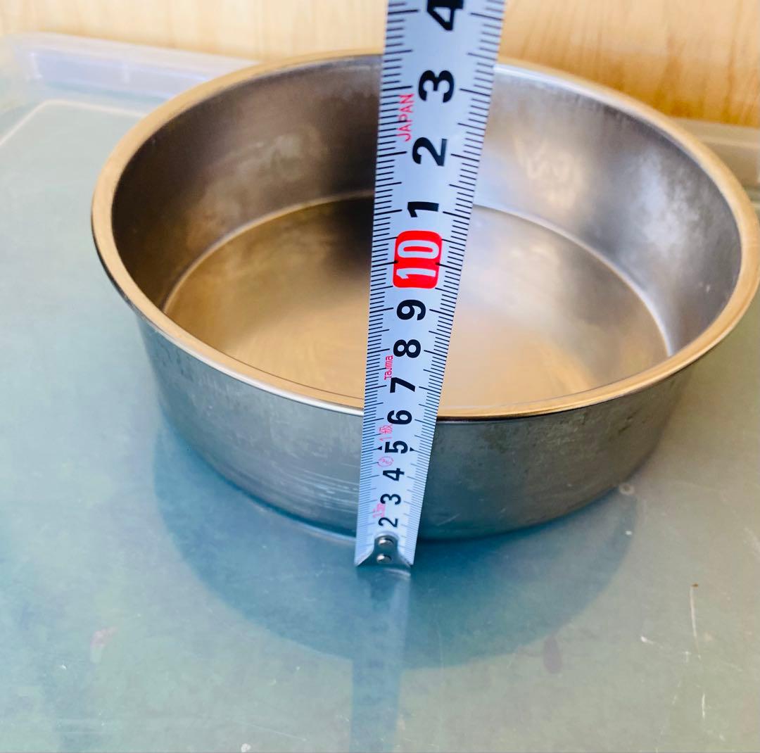 様々な種類のクッキー型とベーキ ング用品セット