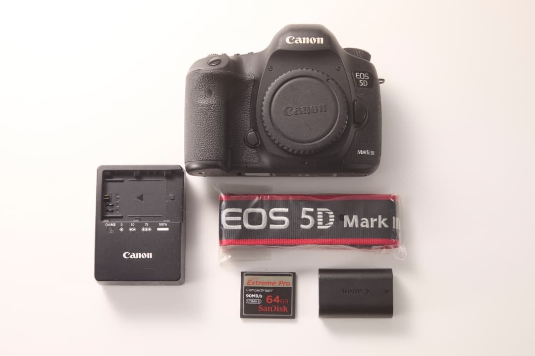 デジタルカメラ Canon EOS 5D Mark III