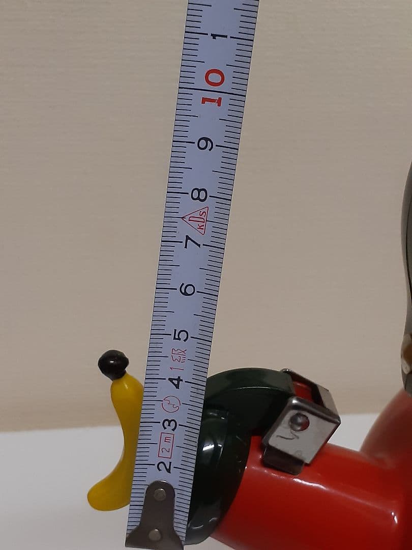 いちご柄の赤いやかん