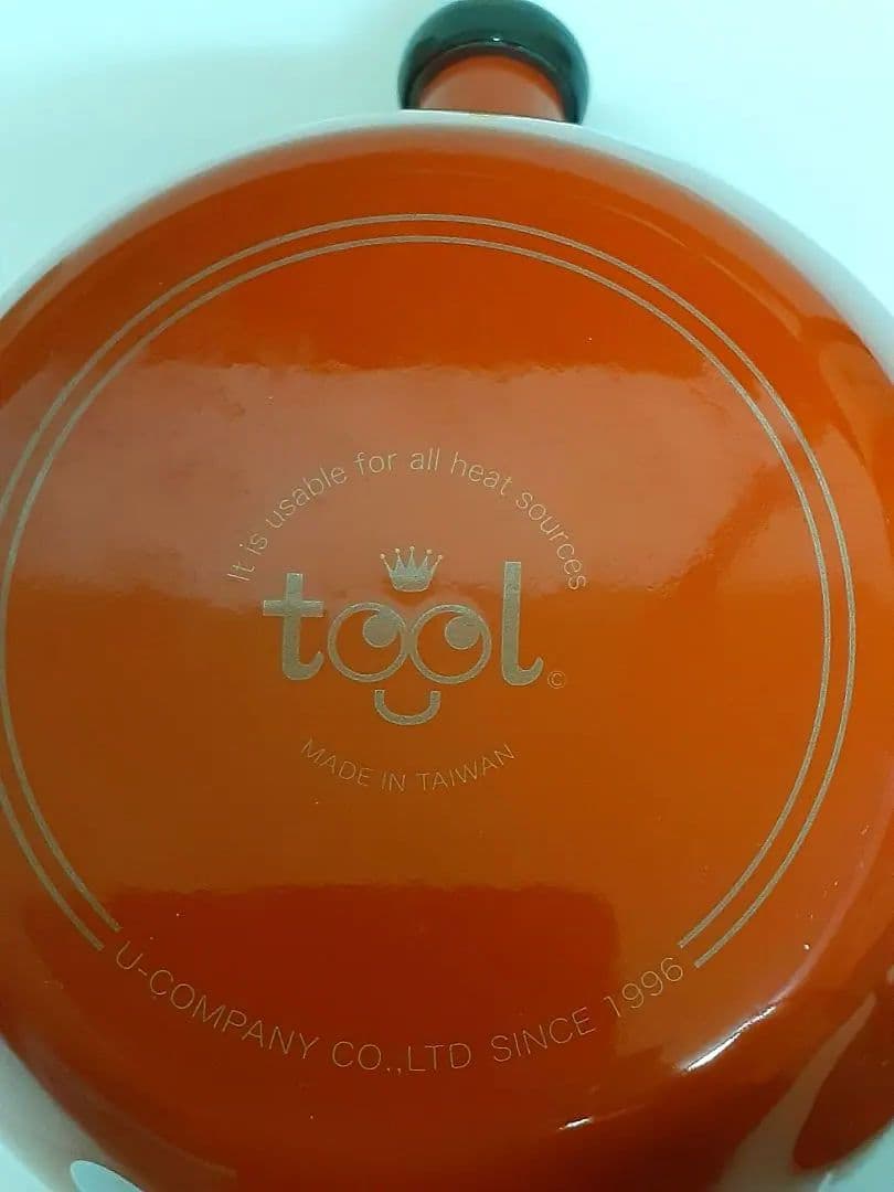 いちご柄の赤いやかん