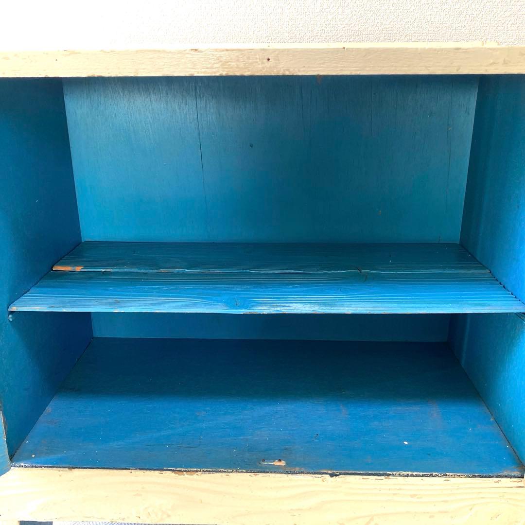 最終】シャビーカントリー アイボリーシェルフ 銅板打目扉 本棚 雑貨　飾棚