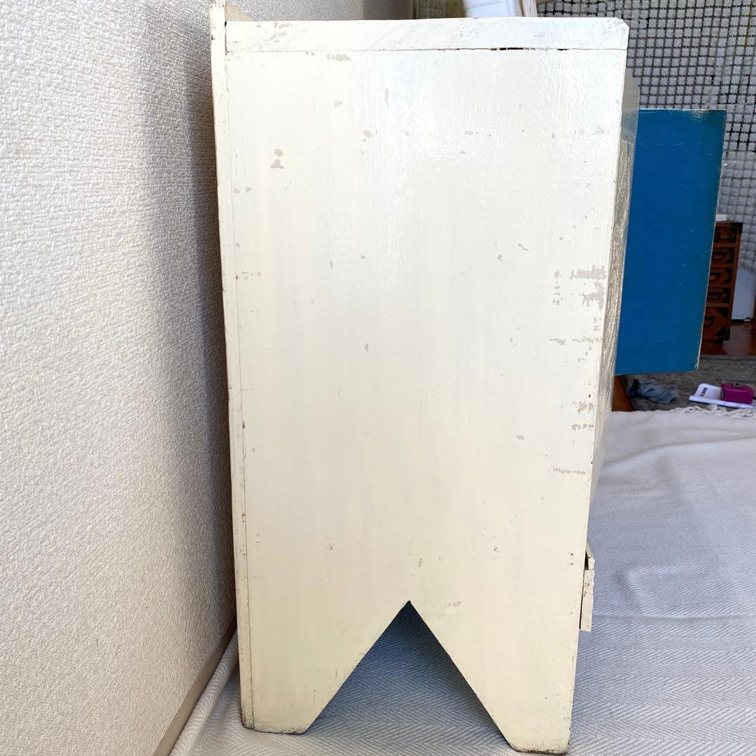 最終】シャビーカントリー アイボリーシェルフ 銅板打目扉 本棚 雑貨　飾棚