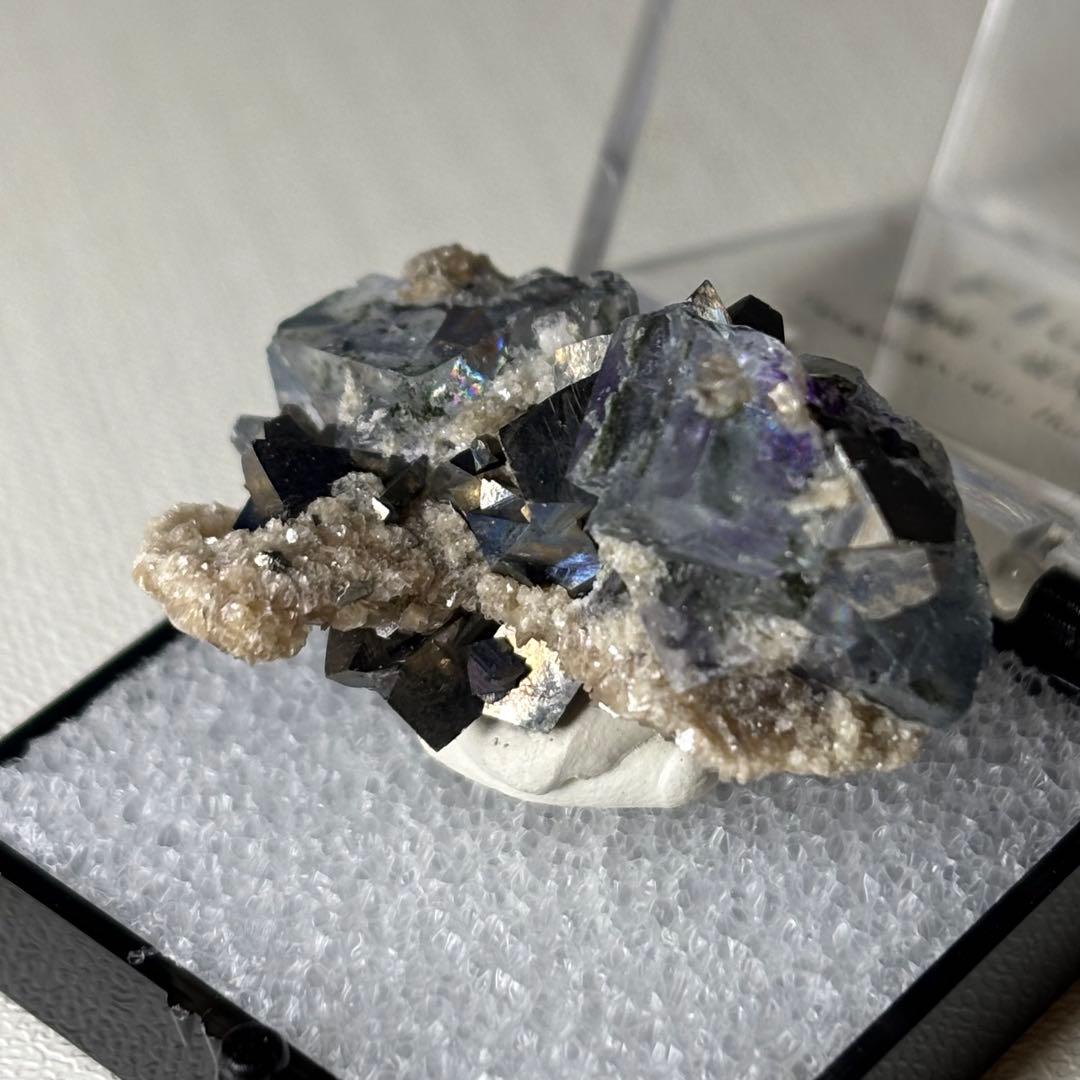ヤオガンシャン産 フローライト パイライト共生 鉱物標本