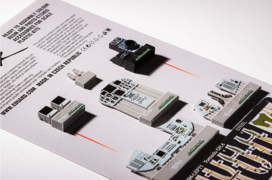イタレリ　1/32 イギリス空軍 トーネード GR.4　(パイロット人形付)