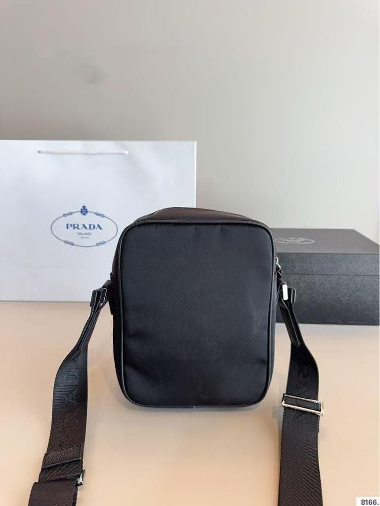 非売品 PRADA ショルダーバッグ カメラバッグ VIP @20