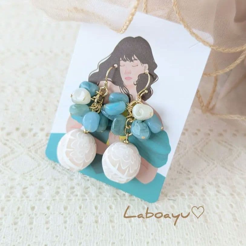 ミントさま専用　フックピアス〈華・胡粉グラデ&Stone〉