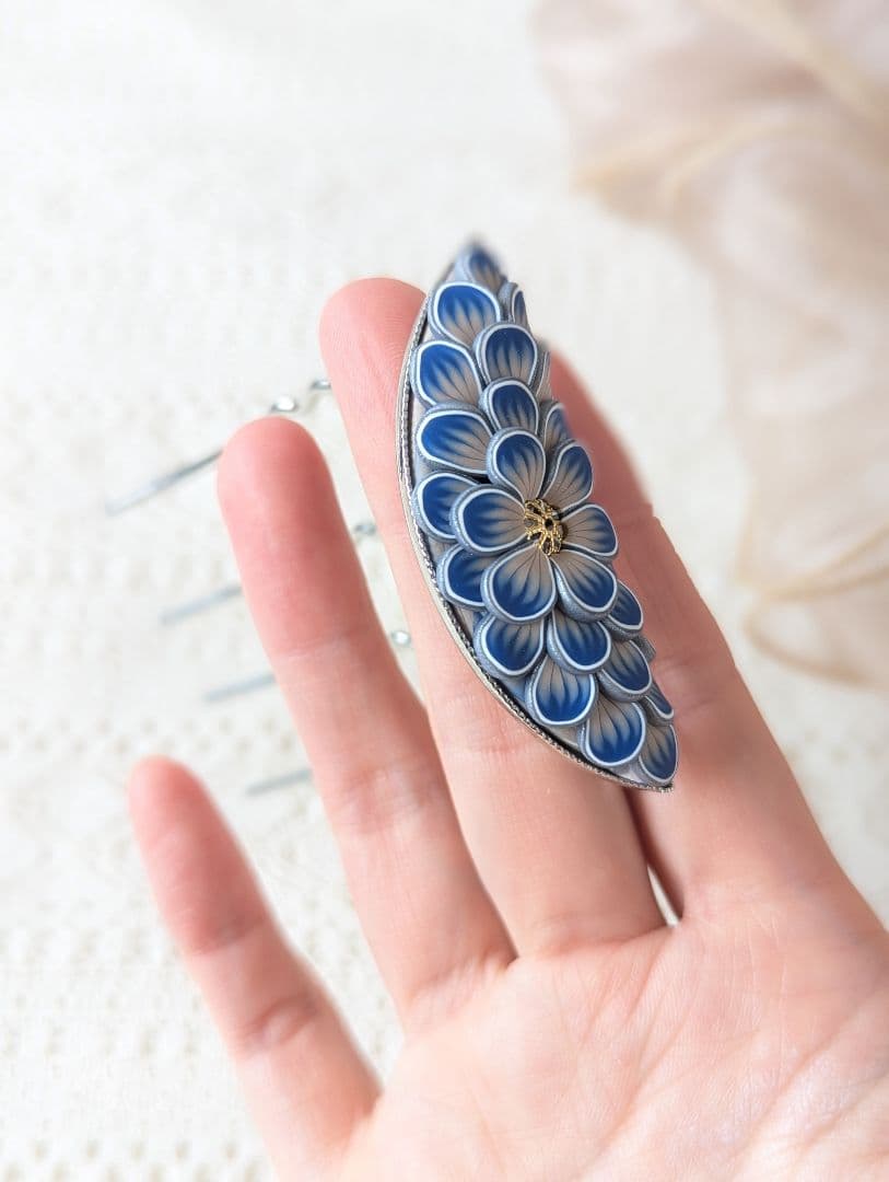 ミントさま専用　フックピアス〈華・胡粉グラデ&Stone〉