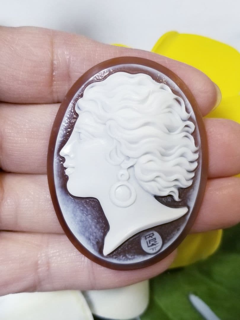 KS-206 【カルロ・パルラーティ作】天然シェルカメオルース