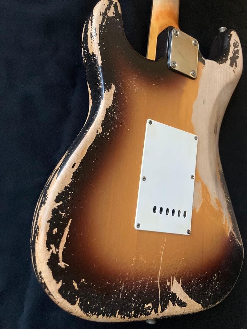 早い者勝ち　#12ストラトキャスタータイプ　ニトロセルロースラッカー塗装