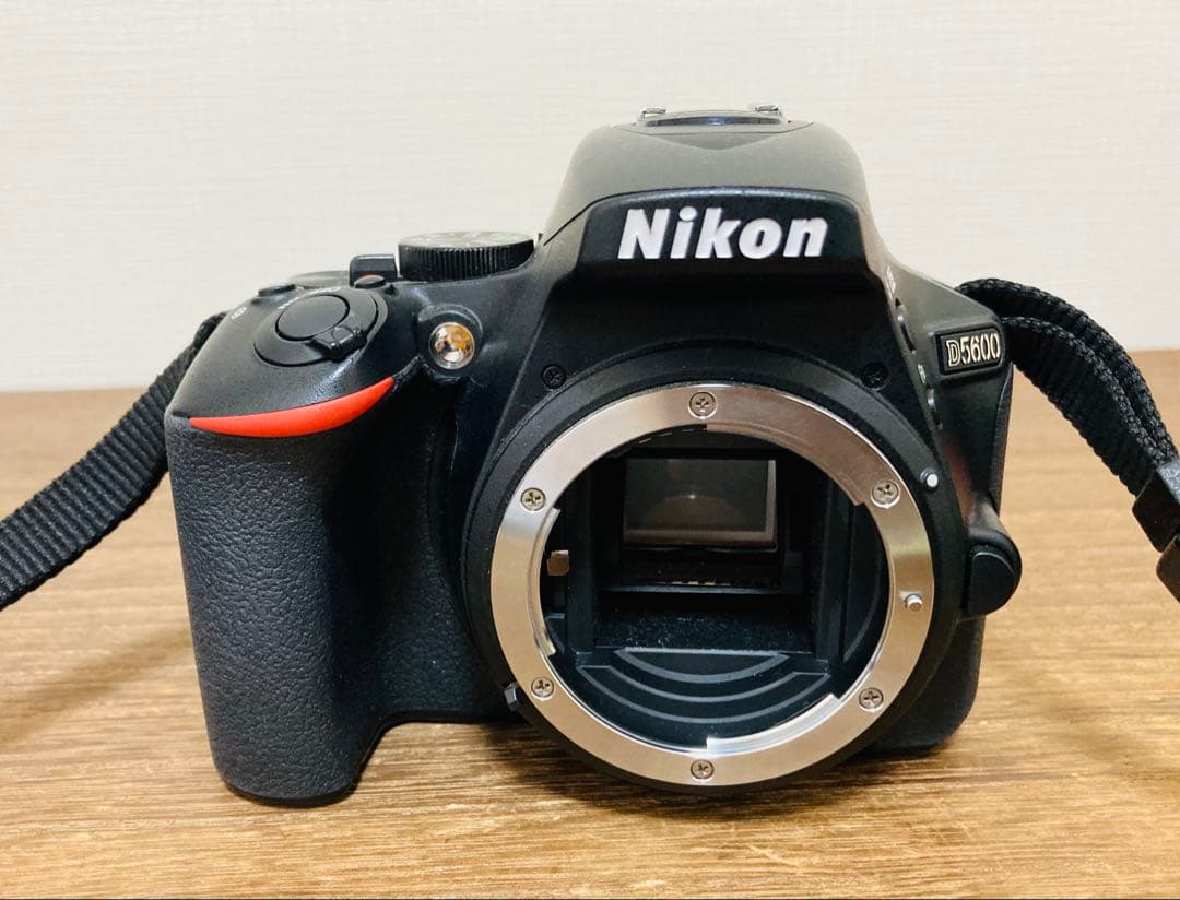 中古　nikon d5600 ダブルズームキット