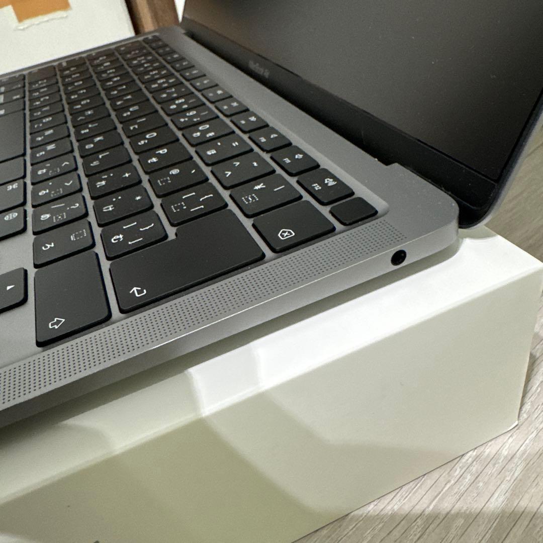 【ほぼ新品】MacBook Air スペースグレイM1 8GB256 充放電5回