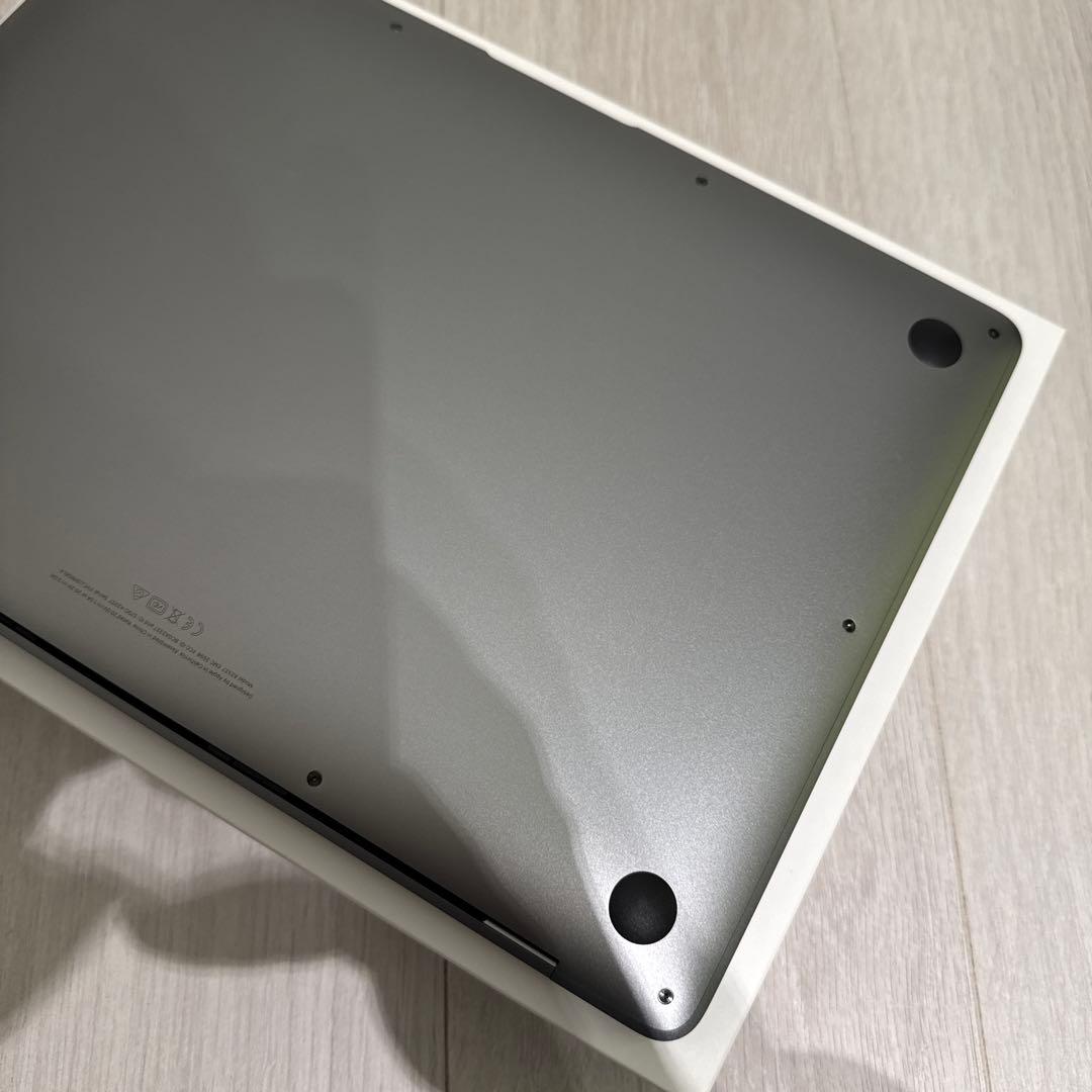 【ほぼ新品】MacBook Air スペースグレイM1 8GB256 充放電5回