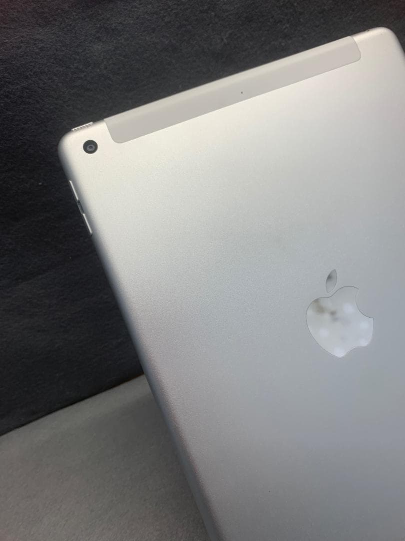 超美品 iPad 第5世代 32GB Cellular版 シルバー色