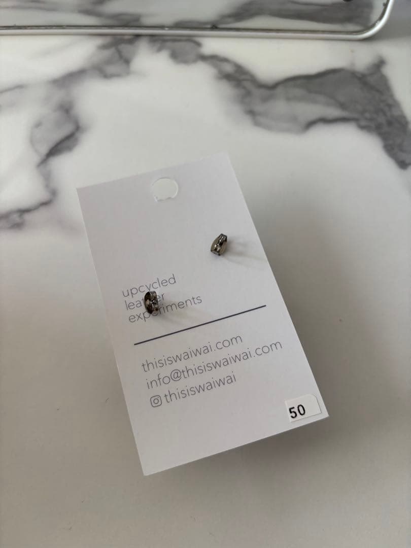 レザー　ピアス　バンクーバー