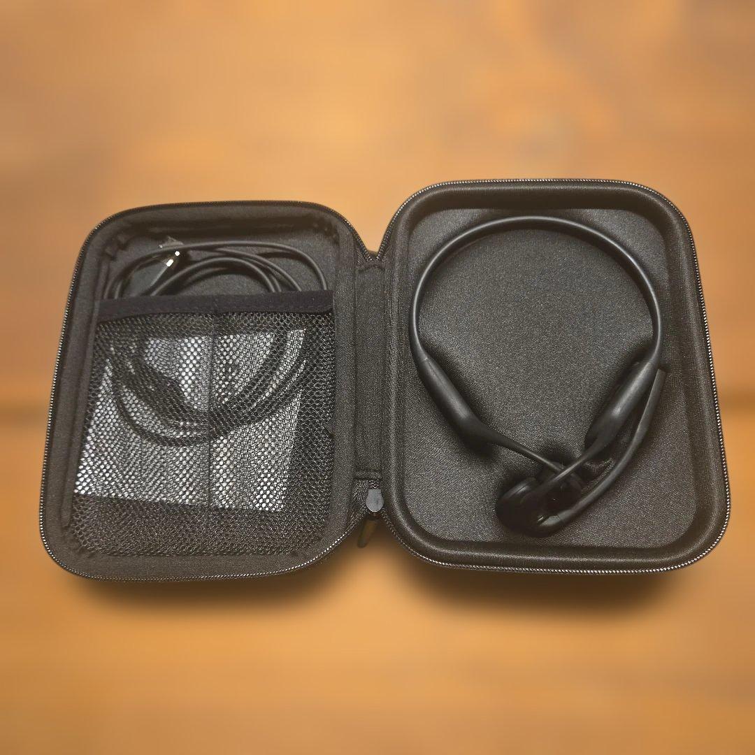 ④Shokz OPENCOMM 骨伝導イヤホン 収納ケース付き