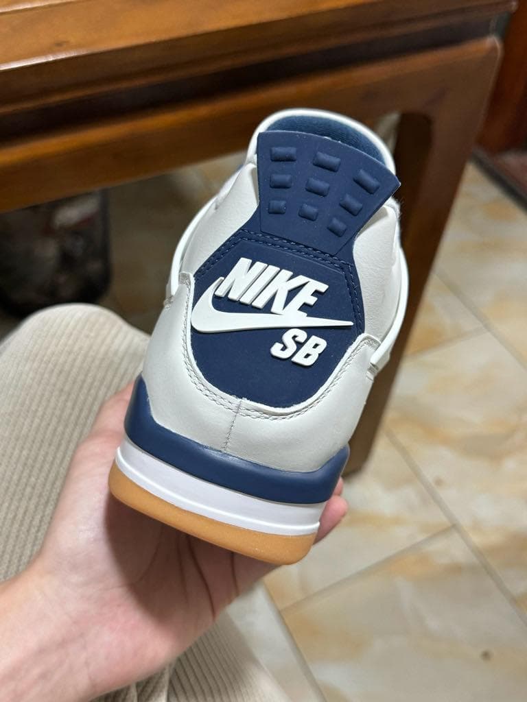 置物 Nike SB Air Jordan 4 Summit White/Navy