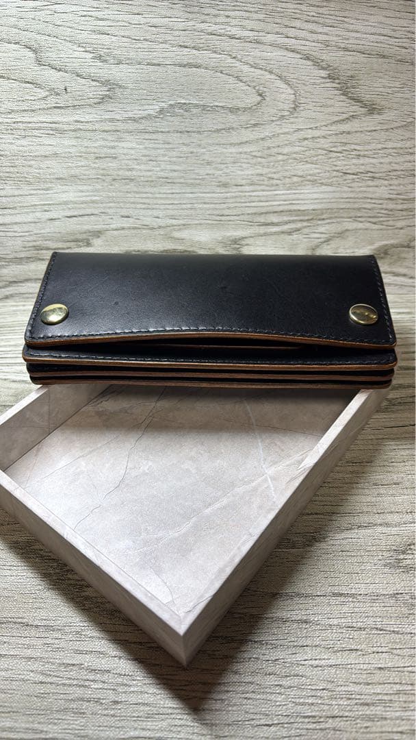 本革 トラッカーウォレット ブラック 真鍮金具 手縫い 経年変化　茶芯風