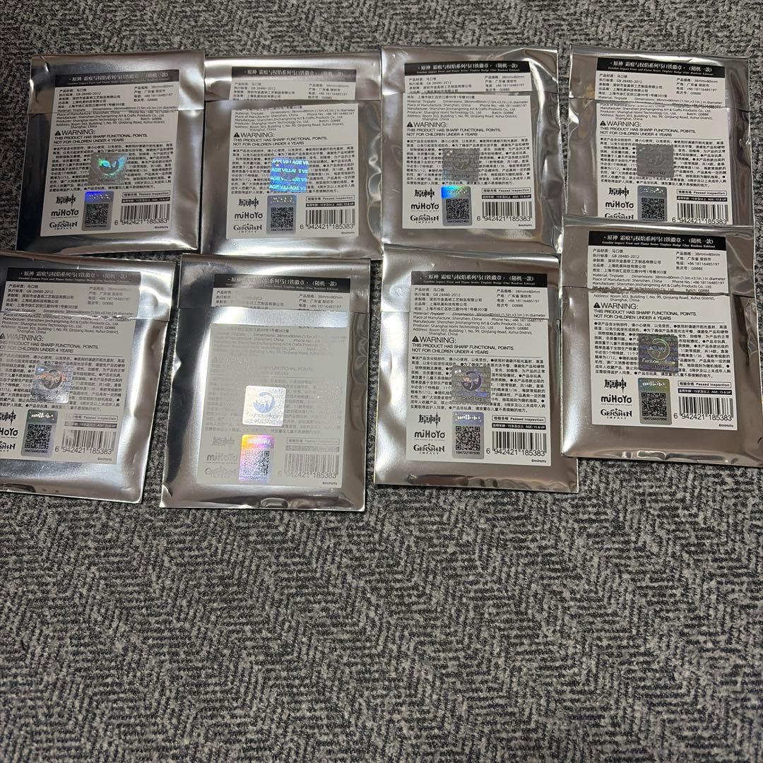 原神　ファデュイ　執行官　缶バッジ8個セット　まとめ売り　専用ケース付き