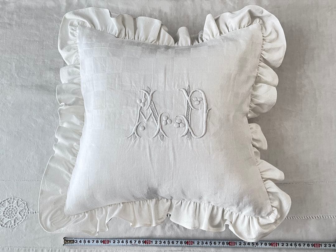 【美品】フランスアンティーク ADモノグラム ホワイトフリルクッションカバー