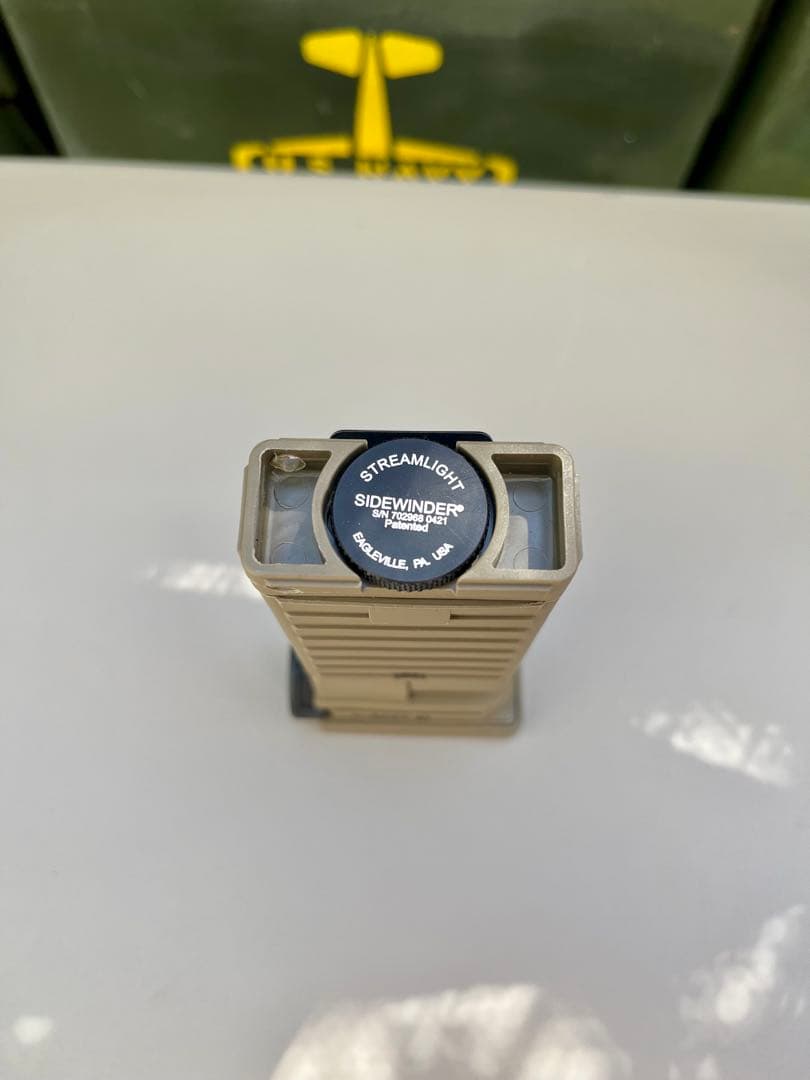 米軍放出品 デッドストック 新型STREAMLIGHT LED4色 懐中電灯1台