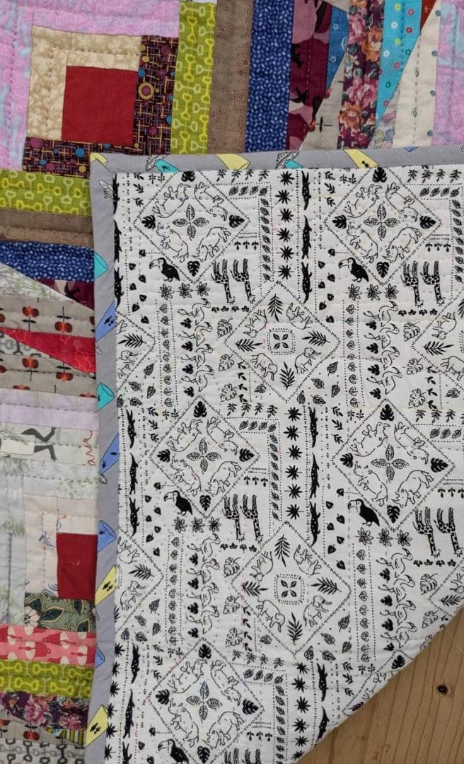 パッチワークキルト　タペストリー　ログキャビン　117✕117