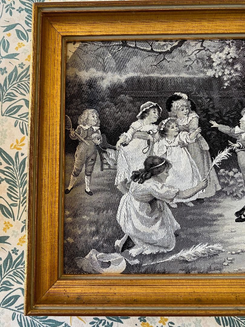 フランス　アンティーク　1930年代の額　木製　フレーム　額　シルク素材