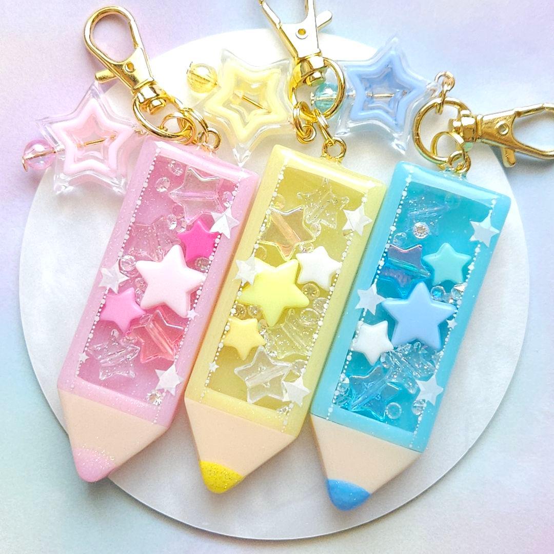 ピンクスター鉛筆シェイカーキーホルダー　レジン　シャカシャカ　星　ラメ　キラキラ