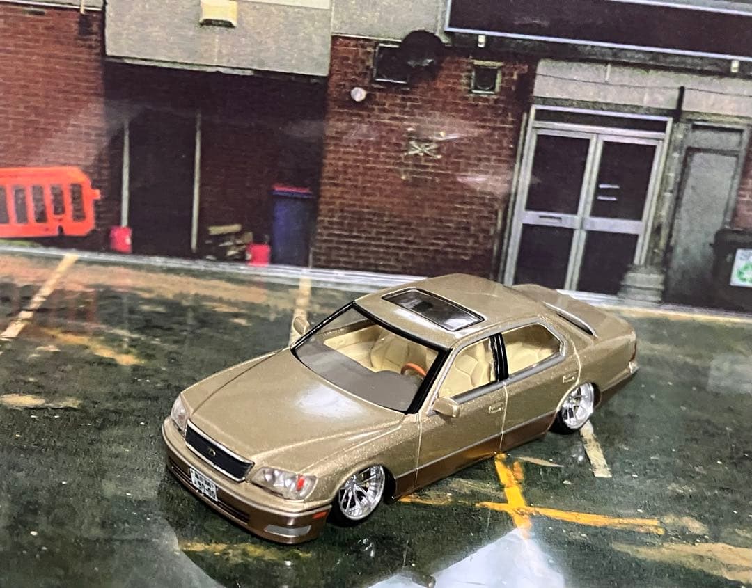 トミカリミテッド　レクサス ゴールドミニカー 1/64 改造