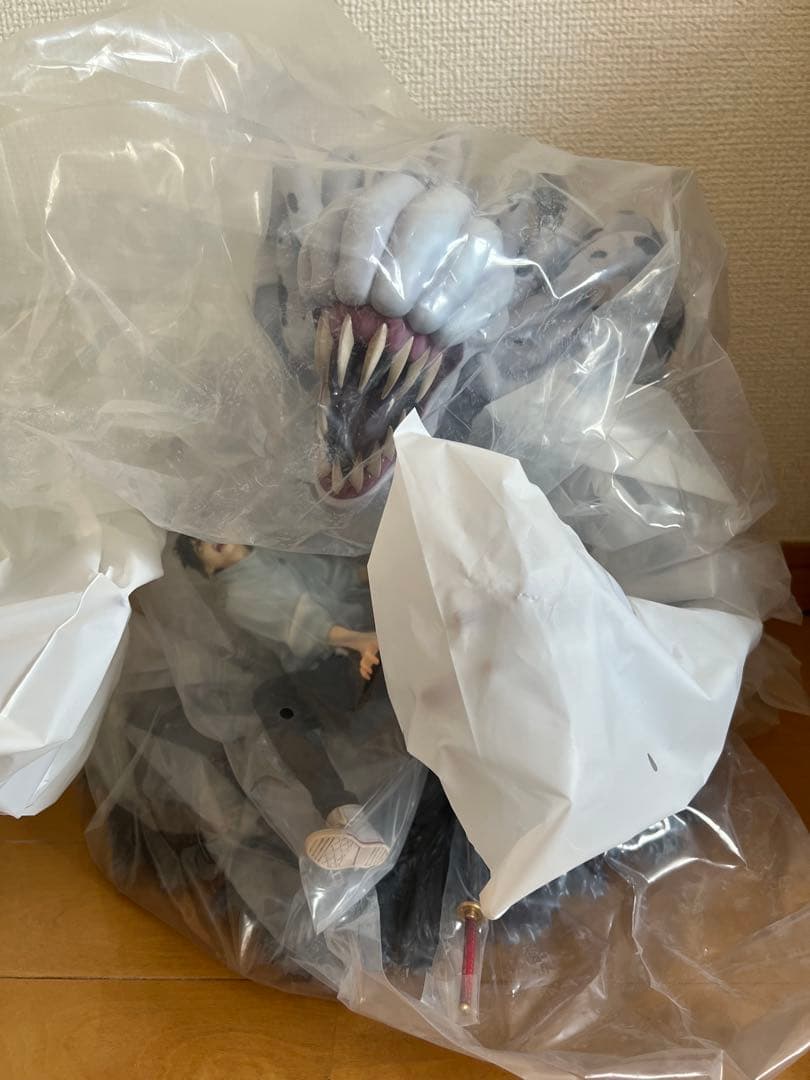 “特級呪術師”乙骨憂太と“特級過呪怨霊”祈本里香の1/7スケールフィギュア