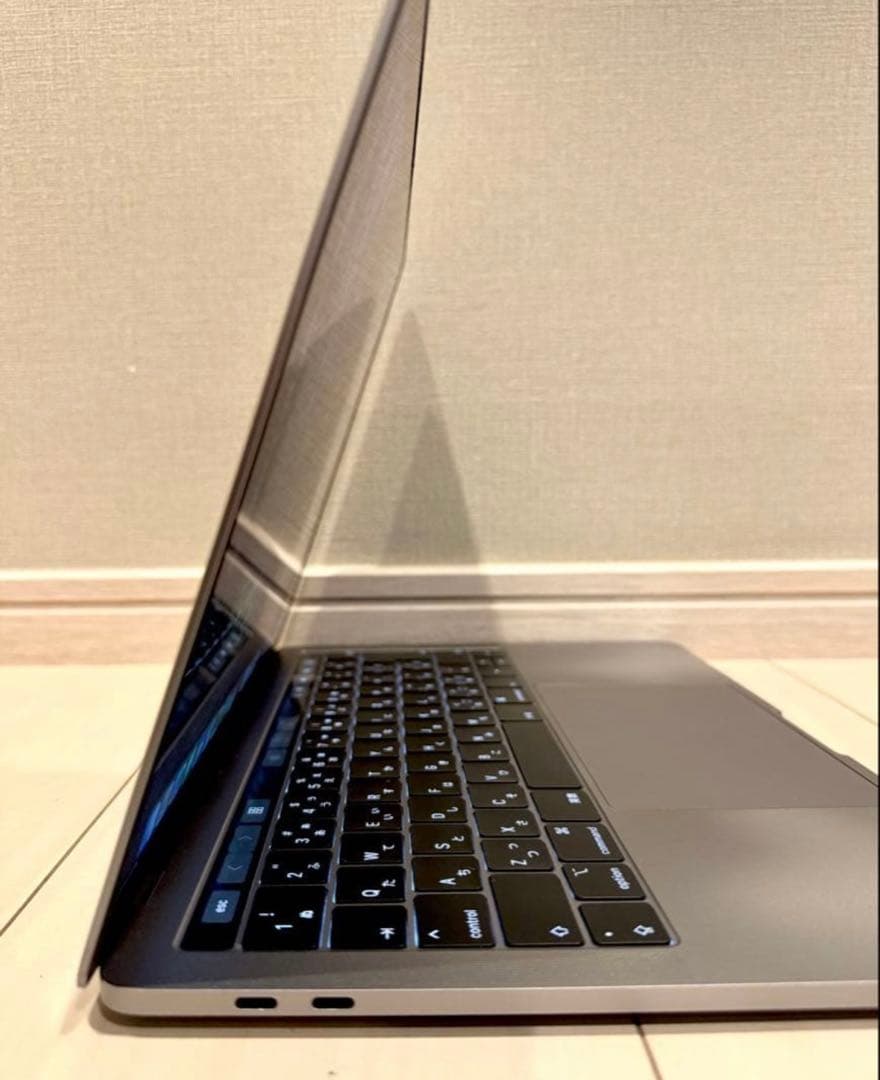 MacBook本体 MacBook pro 2019 13-inch 4 Thunderbolt 3