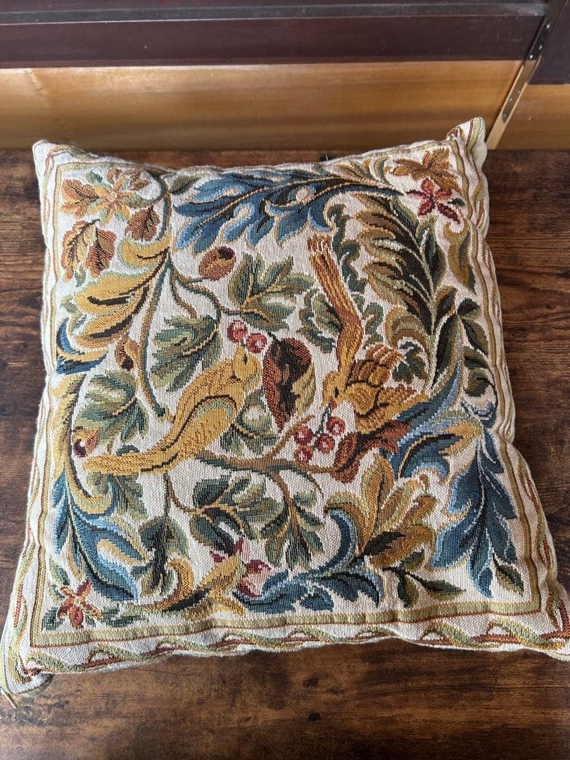 ベルギー産　高級クッション2個セット　単品販売可能