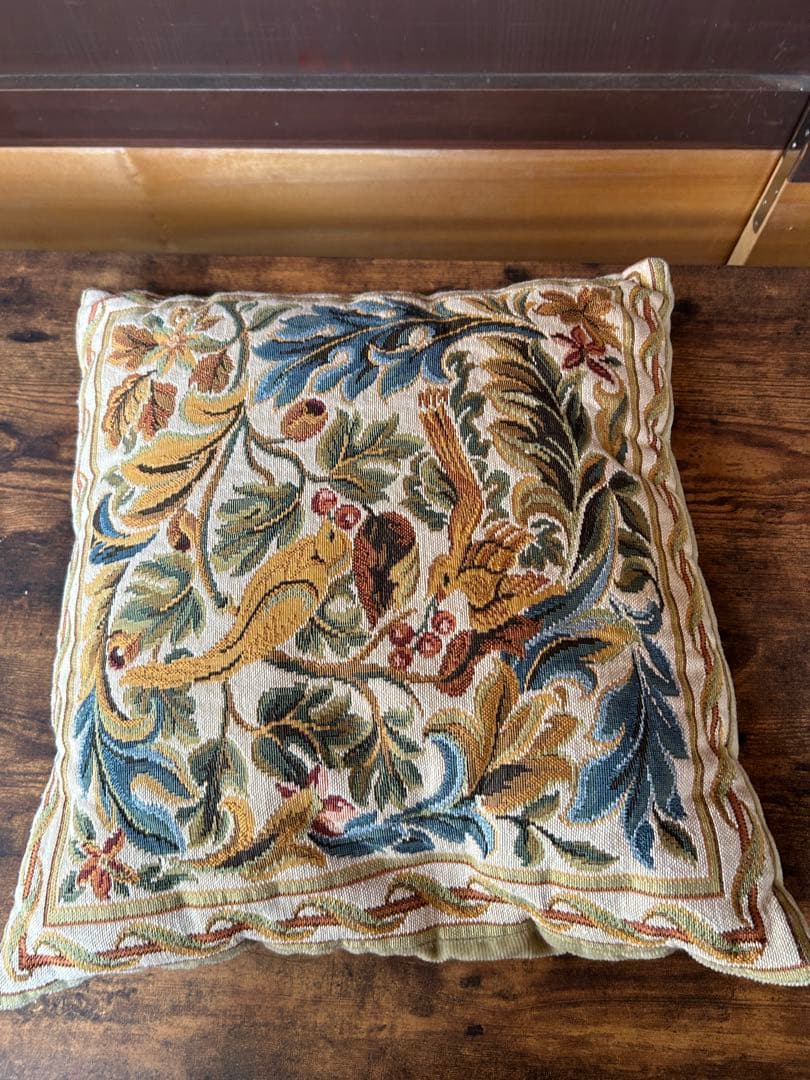 ベルギー産　高級クッション2個セット　単品販売可能