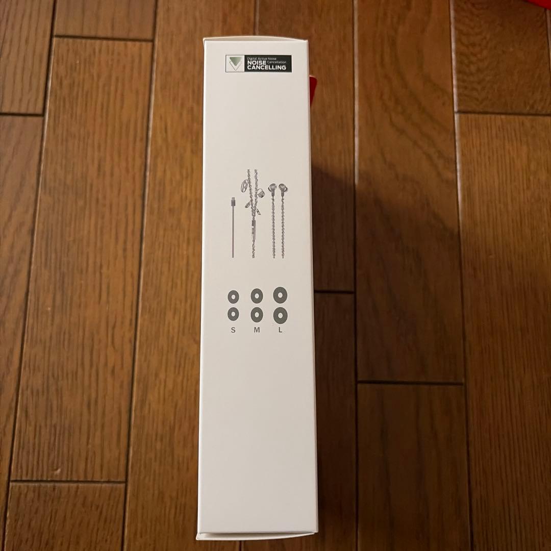 新品未開封　DIESEL Wired Earbuds シルバー　有線イヤホン