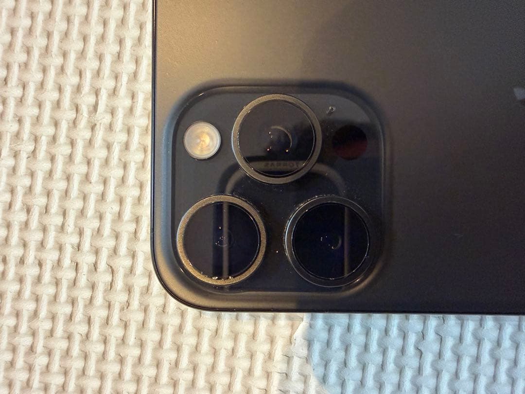 早いもの勝ち　iPhone 15promax 512GB SIMフリー　液晶に線