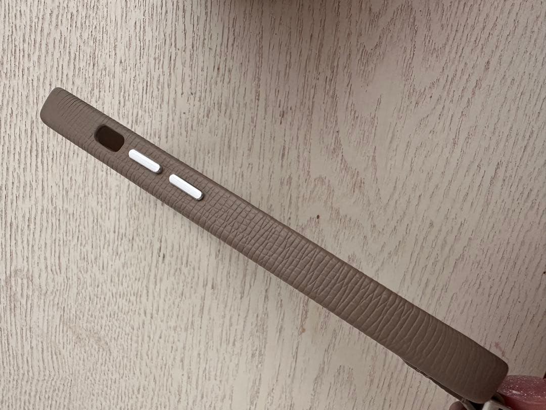 objects.io iPhone14Pro カラビナ付き