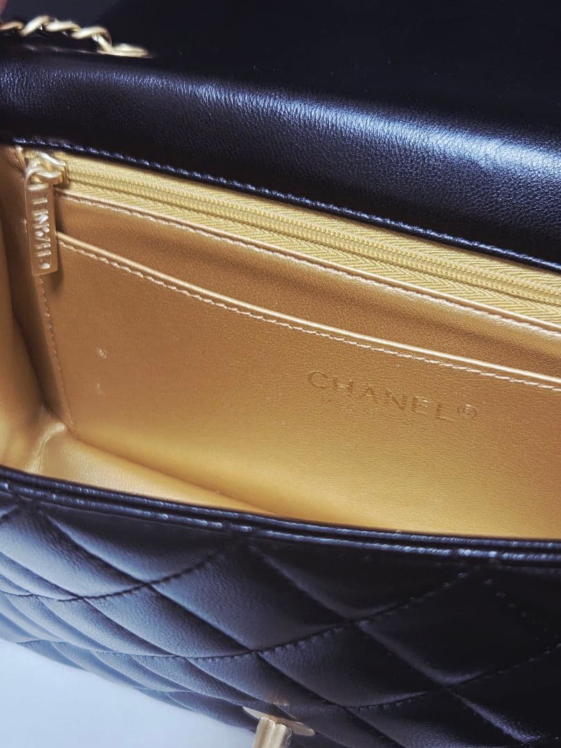 【美品】 ブラック ショルダーバッグ ゴールド内装 長さ調節可能ノベルティ