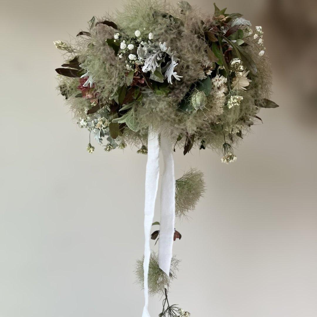 スモークツリー とドドナエアのシックなフライングリース　貝細工　スターチス