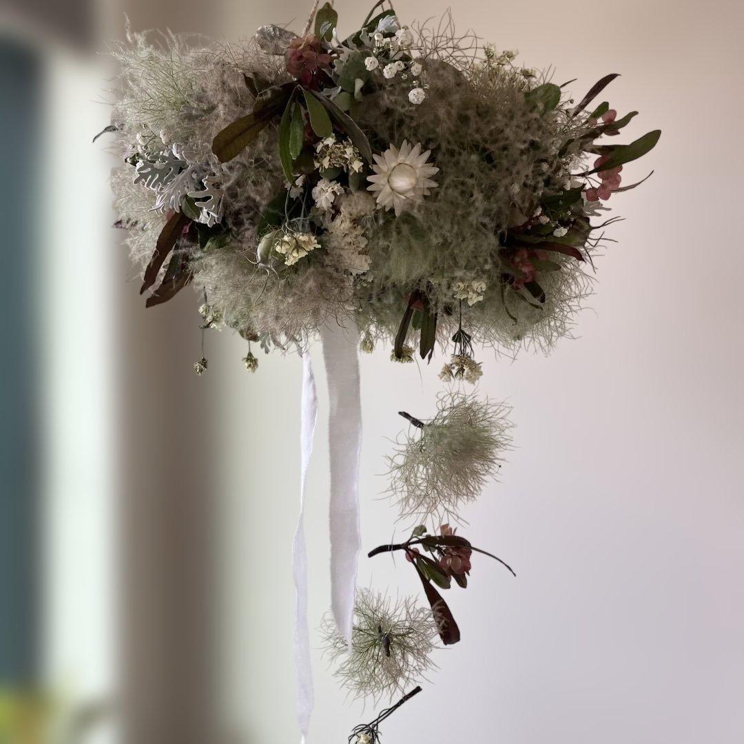 スモークツリー とドドナエアのシックなフライングリース　貝細工　スターチス