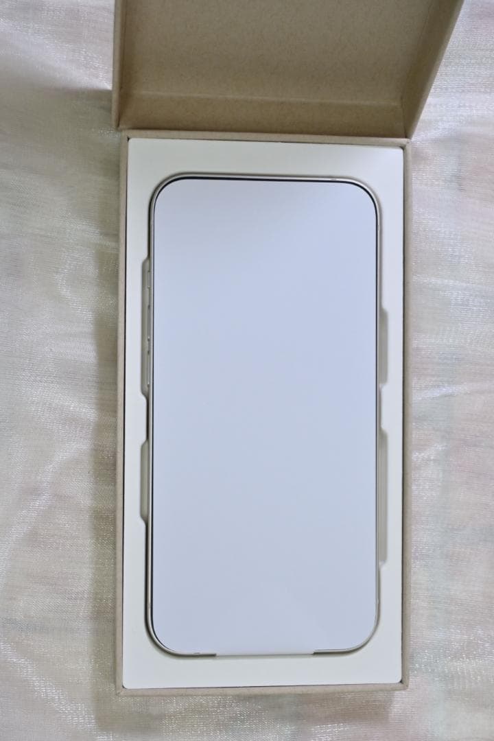 【新品・未使用】Apple iPhone13 256GB スターライト（白）