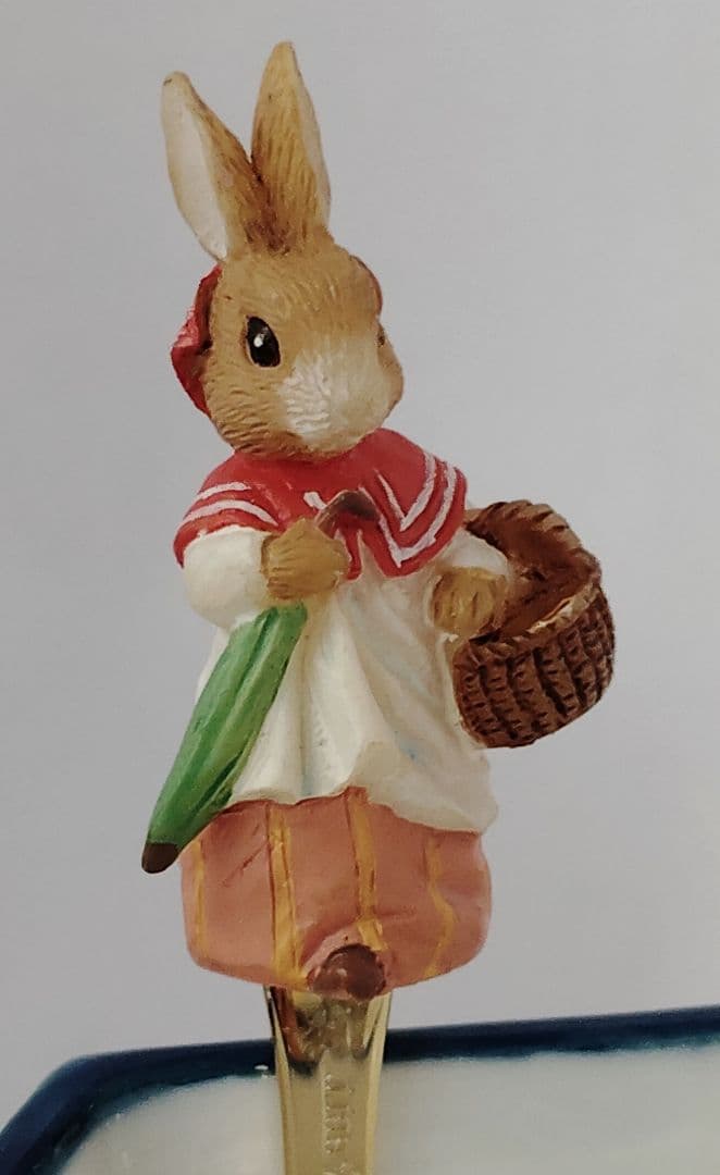 珍品！ピーターラビット・フィギュア付オリジナルスプーン金仕上げ５本セット未使用品