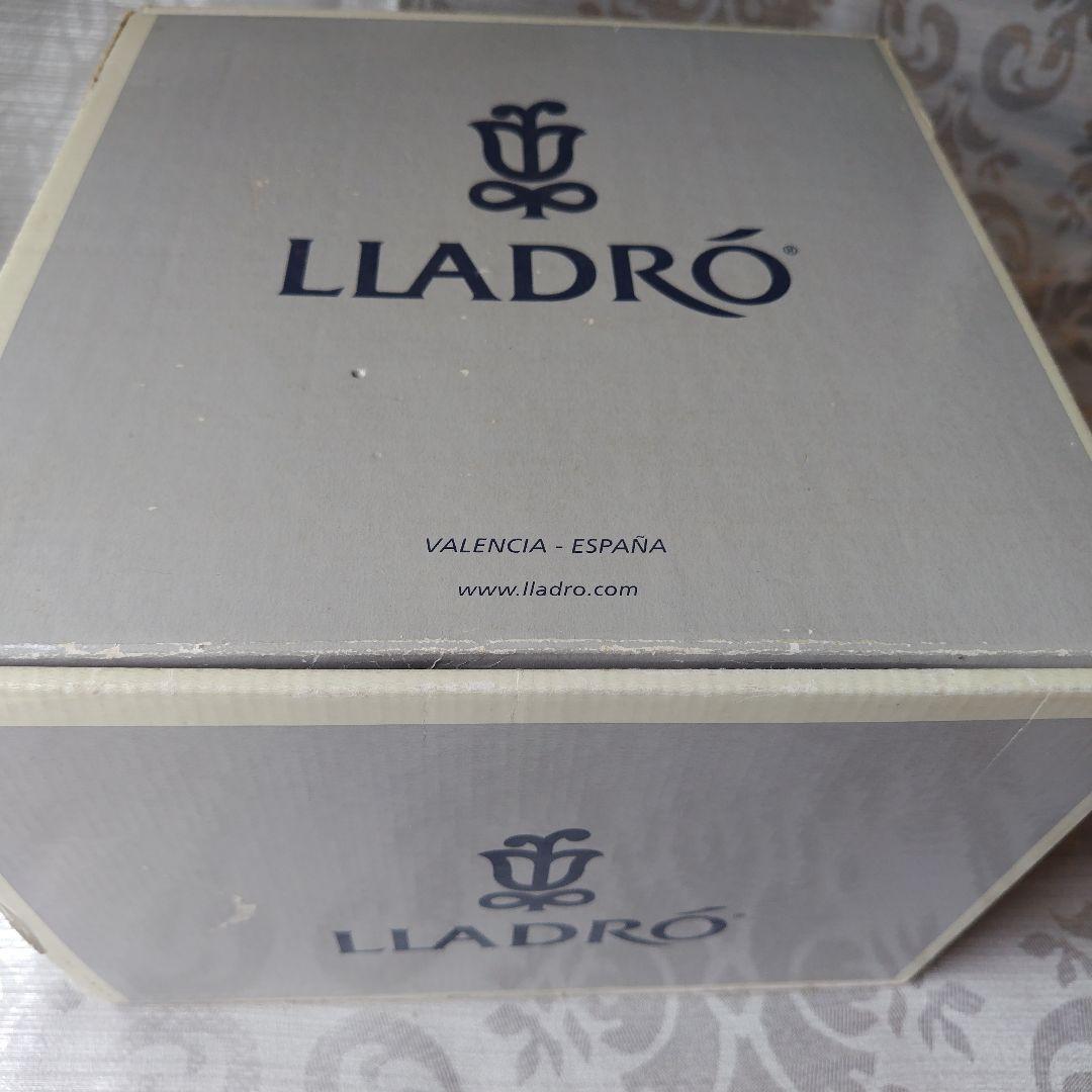 美品箱付き　リヤドロ 　バニーキッス