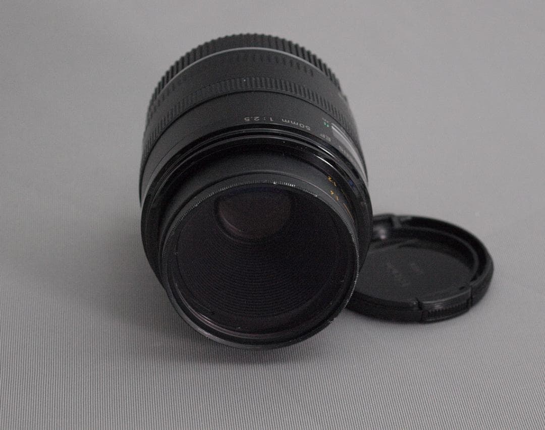 Canon EF 50mm f/2.5 Compact Macro レンズ
