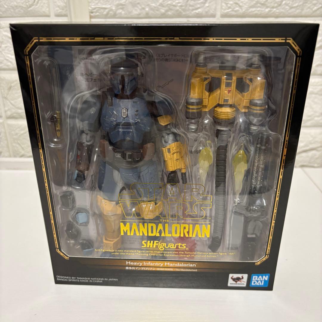 【欠品あり】フィギュアーツ　重歩兵マンダロリアン　スターウォーズ