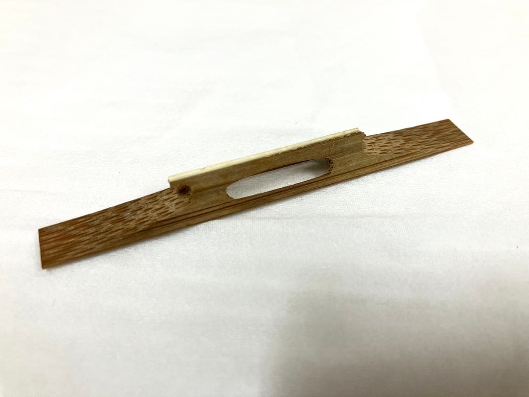 美品◆民謡三味線◆紅木 中棹 皮破れ無 鼈甲撥／竹駒／替え弦／ケース付