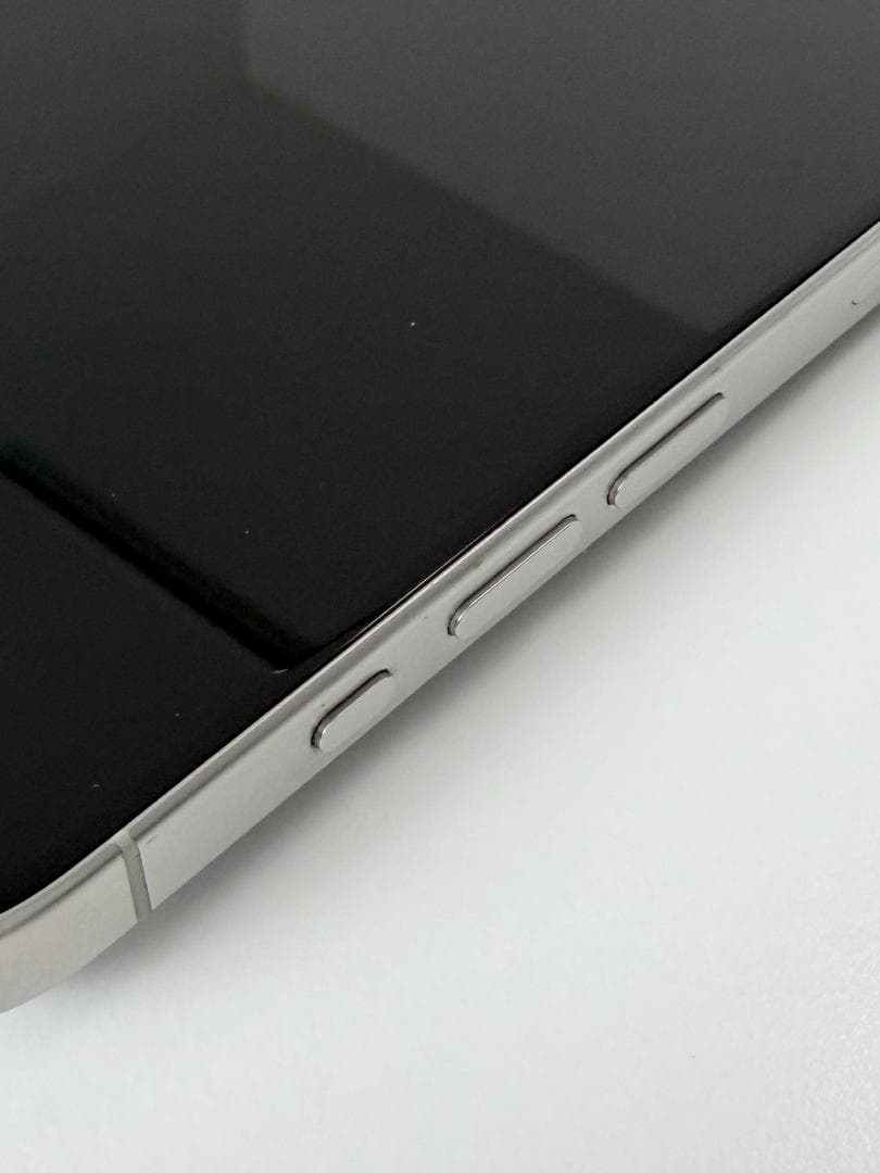 Apple iPhone15Pro 256GB ホワイトチタニウム SIMフリー