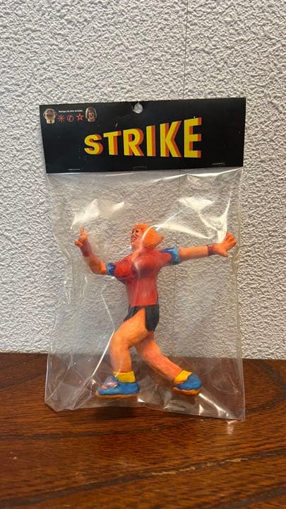 デハラユキノリ STRIKE サトシ君とその彼女(?)とピンのフィギュア