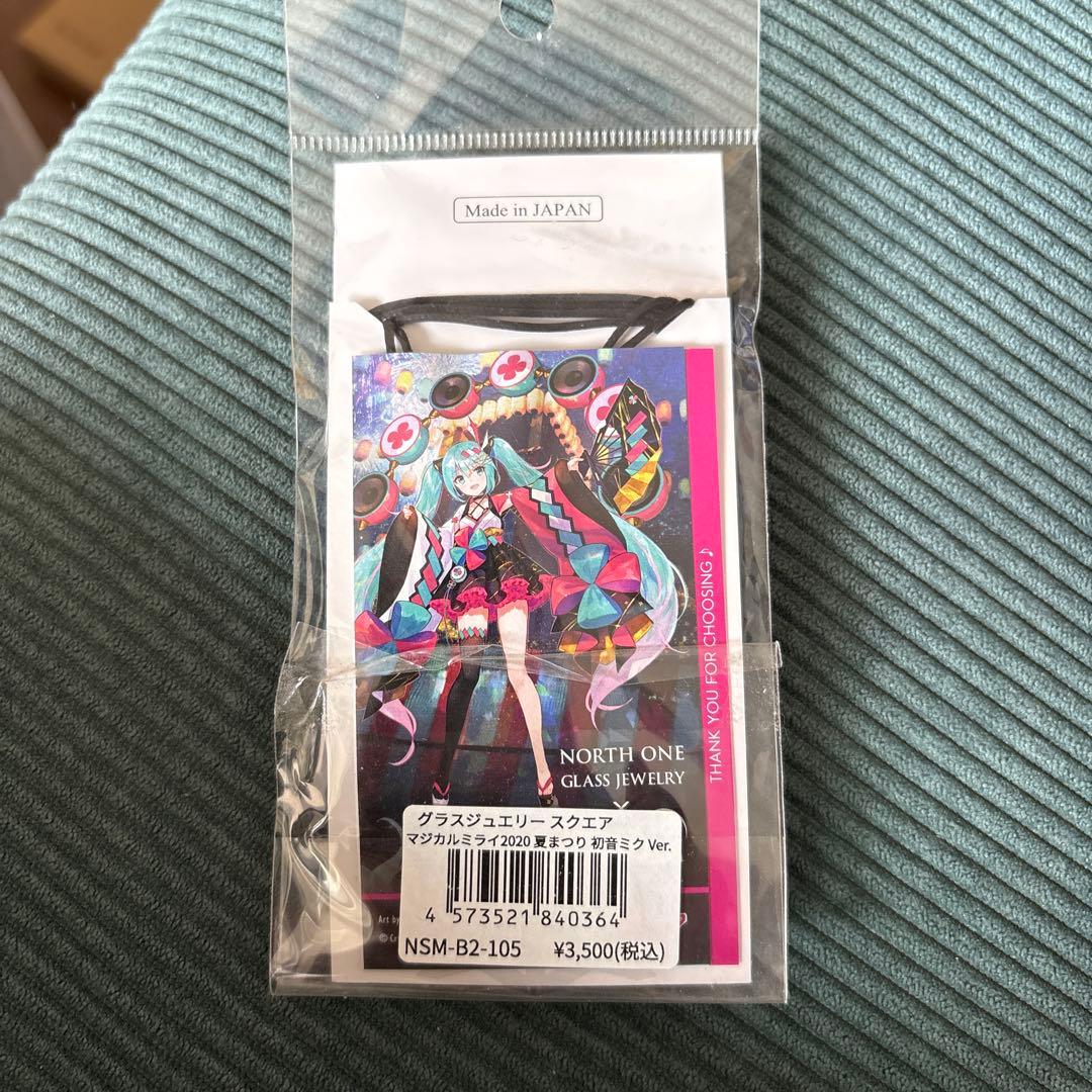 初音ミク　マジカルミライ2020 スクエアガラスネックレス　グラスジュエリー