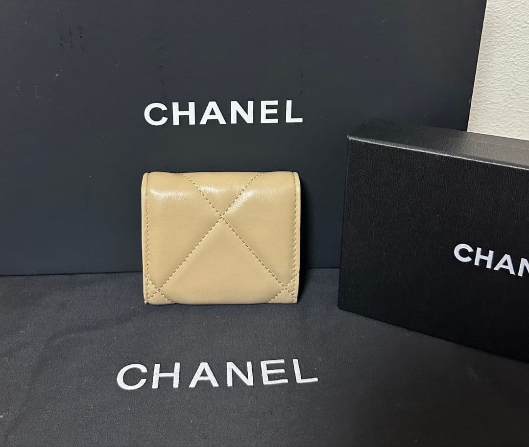 CHANEL ラムスキンレザーコンパクトウォレット財布ベージュ新品