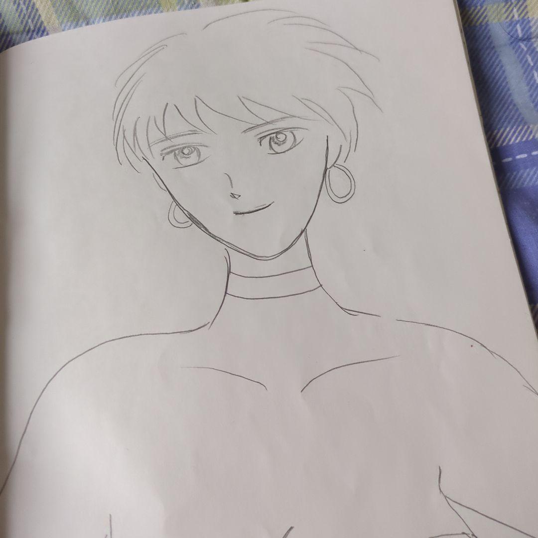 アニメ風ショートカット女性