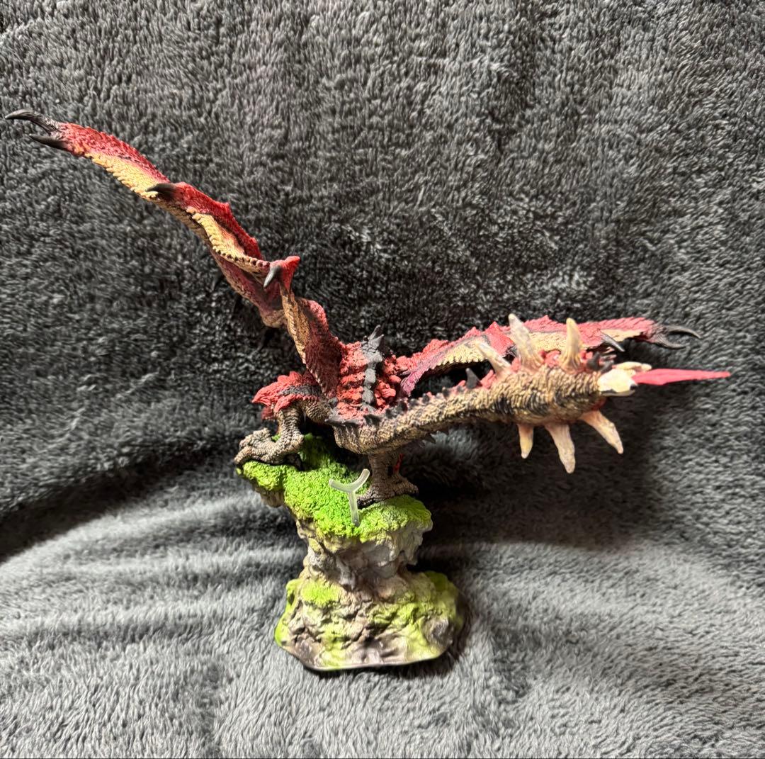 クリエイターズモデル　リオレウス　フィギュア